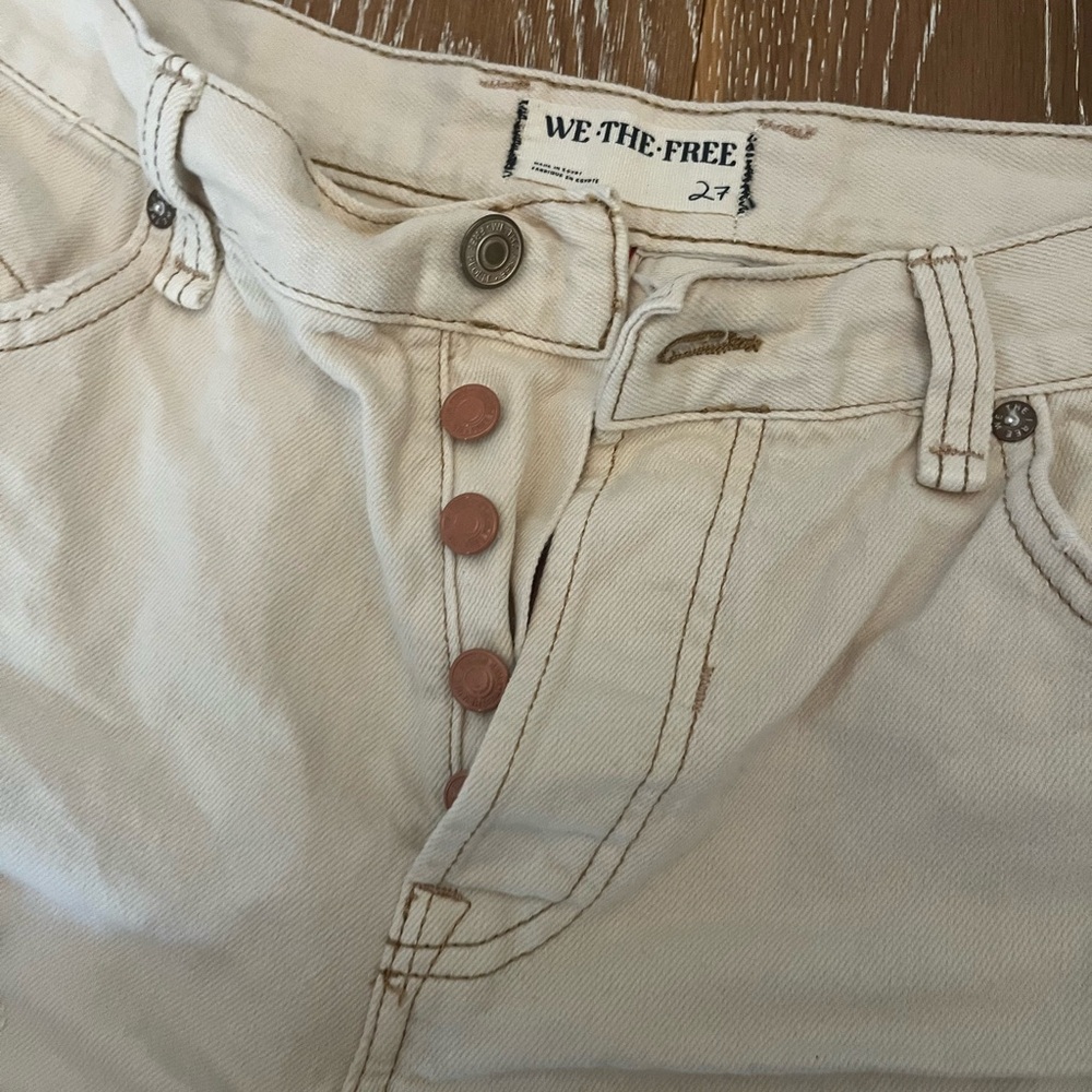 FREE PEOPLE
NOW OR NEVER DENIM SHORTS IN ECRU - Picture 8 of 13